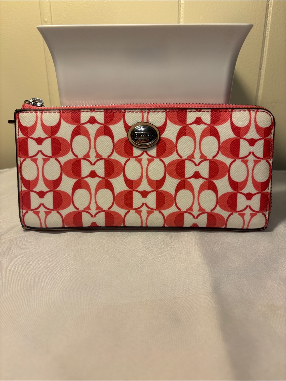 EUC Coach Peyton Dream C Slim Zip Around Wallet - White & Pomegranate Pink
